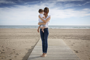 Mid adult woman and toddler daughter on beach, Castelldefels, Catalonia, Spain - CUF26063