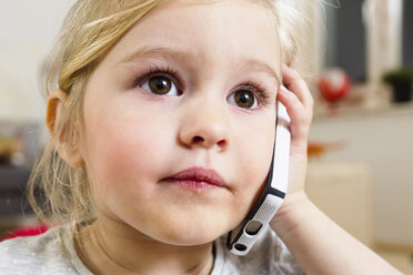 Close up of girl with smartphone - CUF26225