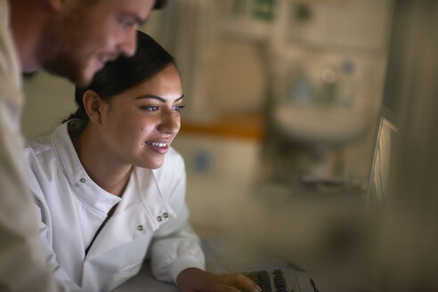 Scientist in laboratory using computer - CUF26403