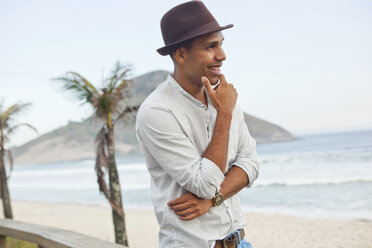 Mid adult man looking out to sea, Rio De Janeiro, Brazil - CUF27098