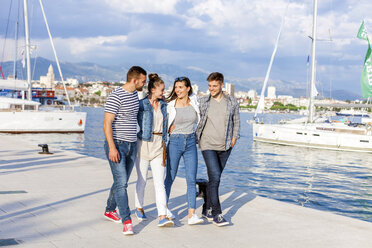 Young couples strolling on harbour, Split, Dalmatia, Croatia - CUF27738