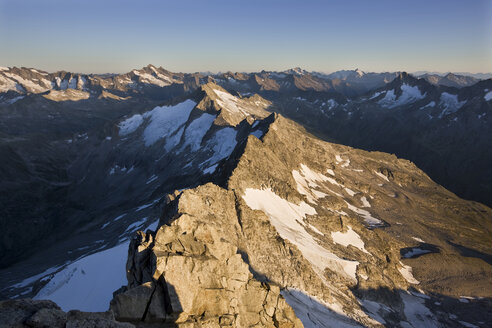 Österreich, Tirol, Zillertaler Alpen, Blick von der Reichenspitze, vergletscherte Berge, Wildgerlostal, Nationalpark Hohe Tauern - CVF00741
