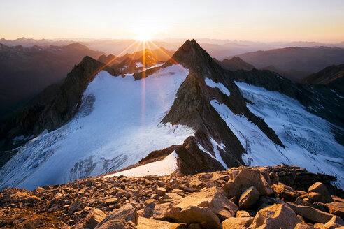 Österreich, Tirol, Zillertaler Alpen, Blick von der Reichenspitze, vergletscherte Berge bei Sonnenuntergang, Wildgerlos Tal, Nationalpark Hohe Tauern - CVF00744