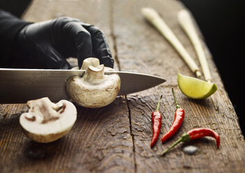 Ingredients for Tom Ka Gai Soup, cutting champignon - CVF00749