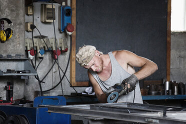Carpenter working in workshop - CUF27971