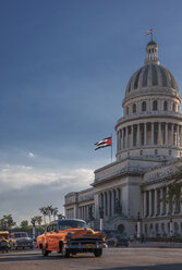 Oldtimer vor dem Capitol Building, Havanna, Kuba - CUF28068