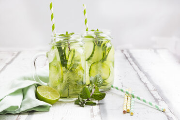 Organic cucumber water with mint and lime - LVF07062