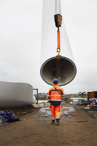 Ingenieur in einem Windpark, lizenzfreies Stockfoto