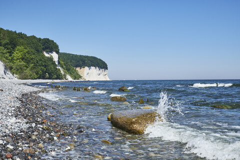 Deutschland, Mecklenburg-Vorpommern, Rügen, Sassnitz, Nationalpark Jasmund, Kreideküste, lizenzfreies Stockfoto