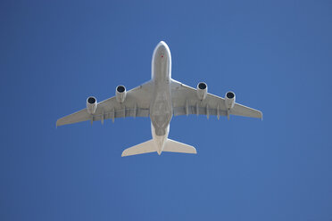 Airbus A380 fliegt in den Himmel - CUF28886