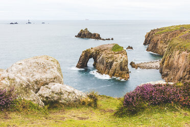 Vereinigtes Königreich, Cornwall, Enys Dodman Arch at Land's end - WPEF00420