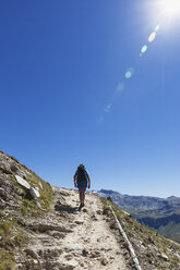 Austria, Salzburg State, Region Grossglockner, hiker on trail to Edelweissspitze, High Tauern National Park - GWF05521