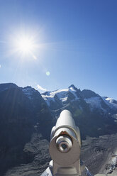 Österreich, Kärnten, Nationalpark Hohe Tauern, Großglockner, Pasterzegletscher und Johannisberg, Fernrohr - GWF05525