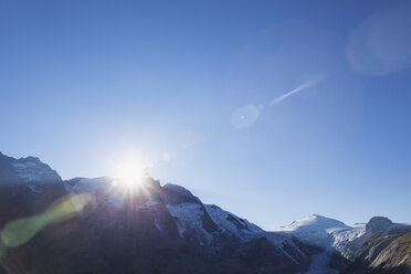 Österreich, Kärnten, Sonnenuntergang, letzte Sonnenstrahlen des Tages am Großglockner, rechts Pasterzegletscher und Johannisberg, Nationalpark Hohe Tauern - GWF05543