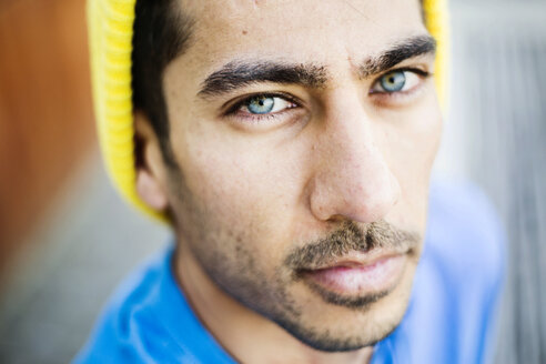 Portrait of young man with blue eyes and stubble - JATF01052