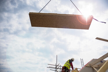 Worker on construction site - CUF29276