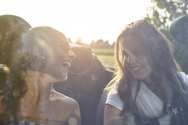 Two young female friends chatting in convertible car - CUF29363