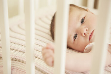Baby lying in crib - CUF29518