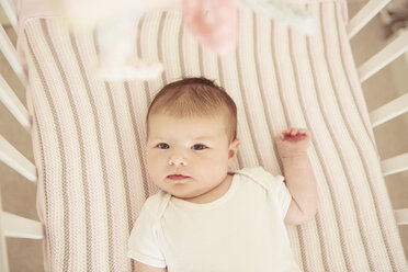 Baby lying in crib - CUF29519