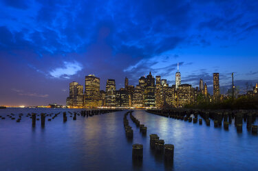 Manhattan financial district skyline and One World Trade Centre at dusk, New York, USA - CUF30263