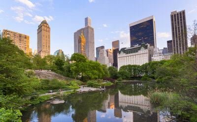 Skyline im Spiegelsee im Central Park, New York, USA - CUF30407