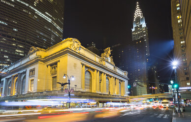 Busy traffic and Grand Central Station at night, New York, USA - CUF30413