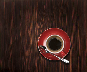Draufsicht auf einen Espressokaffee auf einem Holztisch - CUF31066
