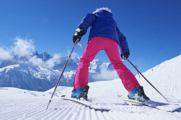 Rear view of skier, Chamonix, France - CUF31236