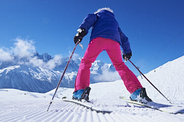 Rückansicht eines Skifahrers, Chamonix, Frankreich - CUF31236