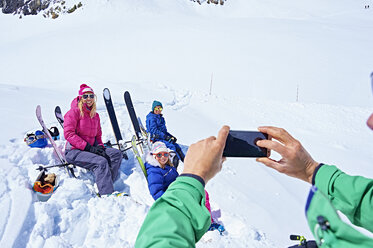 Family taking photograph on ski trip, Chamonix, France - CUF31240