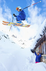 Junge beim Skifahren, Chamonix, Frankreich - CUF31275