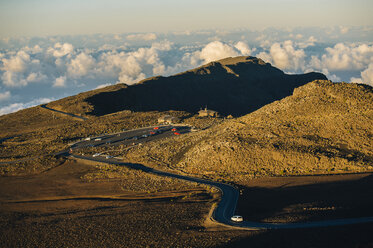 Blick auf eine Touristenstraße und Autos, Haleakala National Park, Maui, Hawaii - ISF09653