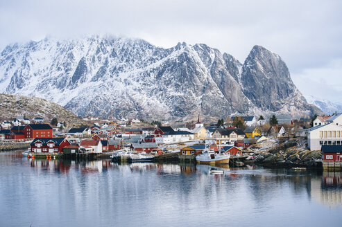 Das Fischerdorf Reine, Lofoten, Norwegen - ISF09682