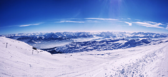 Panoramablick auf schneebedeckte Berge, Arosa, Schweiz - CUF31353