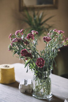 Frische Blumen im Blumenladen - ALBF00458