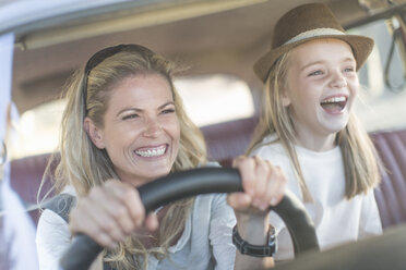 Mother and daughter in car together, smiling - ISF09767