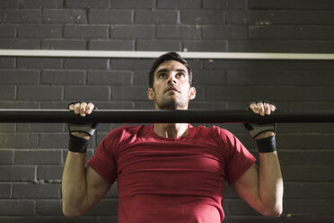 Mid adult man working out at gym - CUF31892