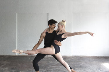 Dancers practising in studio - CUF31944