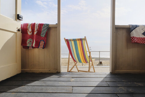 Empty deckchair outside beach hut, rear view - CUF32298