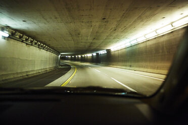 Straße im Tunnel, Brooklyn, New York, USA - ISF10163