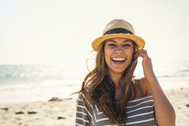 Woman posing on beach - ISF10245