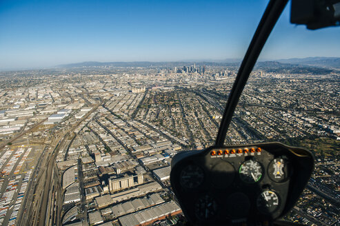 Luftaufnahme von Los Angeles aus dem Cockpit eines Hubschraubers, Kalifornien, USA - ISF10364