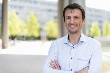 Portrait of smiling businessman in the city - DIGF04674