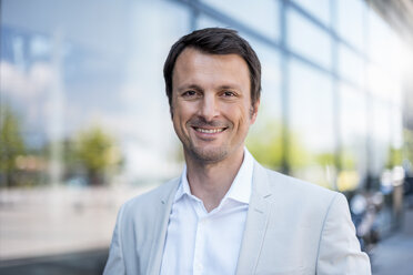 Portrait of smiling businessman in the city - DIGF04697