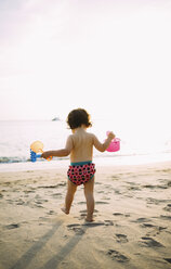 Baby girl playing on the beach - GEMF02075