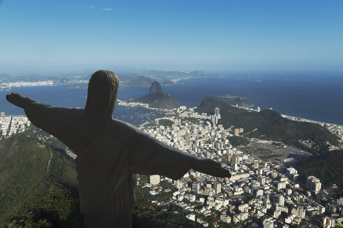 Christus der Erlöser-Statue und die Küstenlinie, Rio De Janeiro, Brasilien - CUF32493