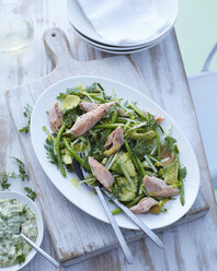 Teller mit Spargel, Avocado und Dillsalat mit Forelle - CUF32786