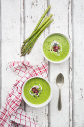 Green asparagus soup with pomegranate seeds and black sesame - LVF07110