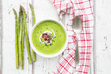 Green asparagus soup with pomegranate seeds and black sesame - LVF07111