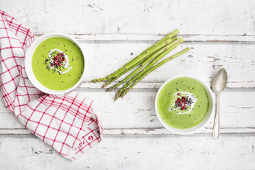 Green asparagus soup with pomegranate seeds and black sesame - LVF07112